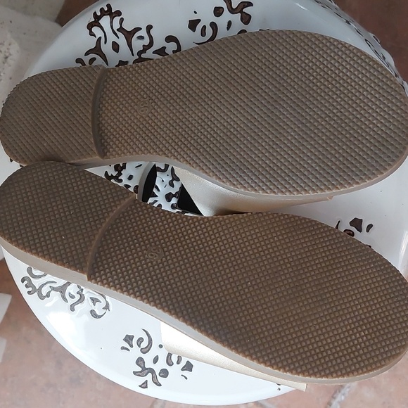 Sandals - Picture 3 of 8